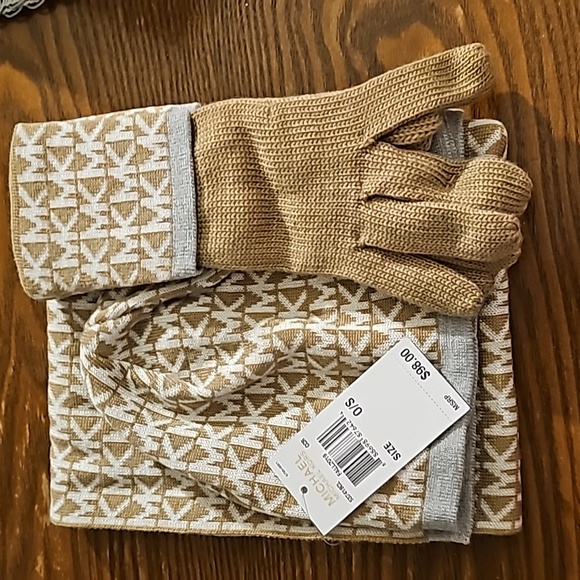 Michael Kors scarf, hat and glove set - Picture 2 of 3